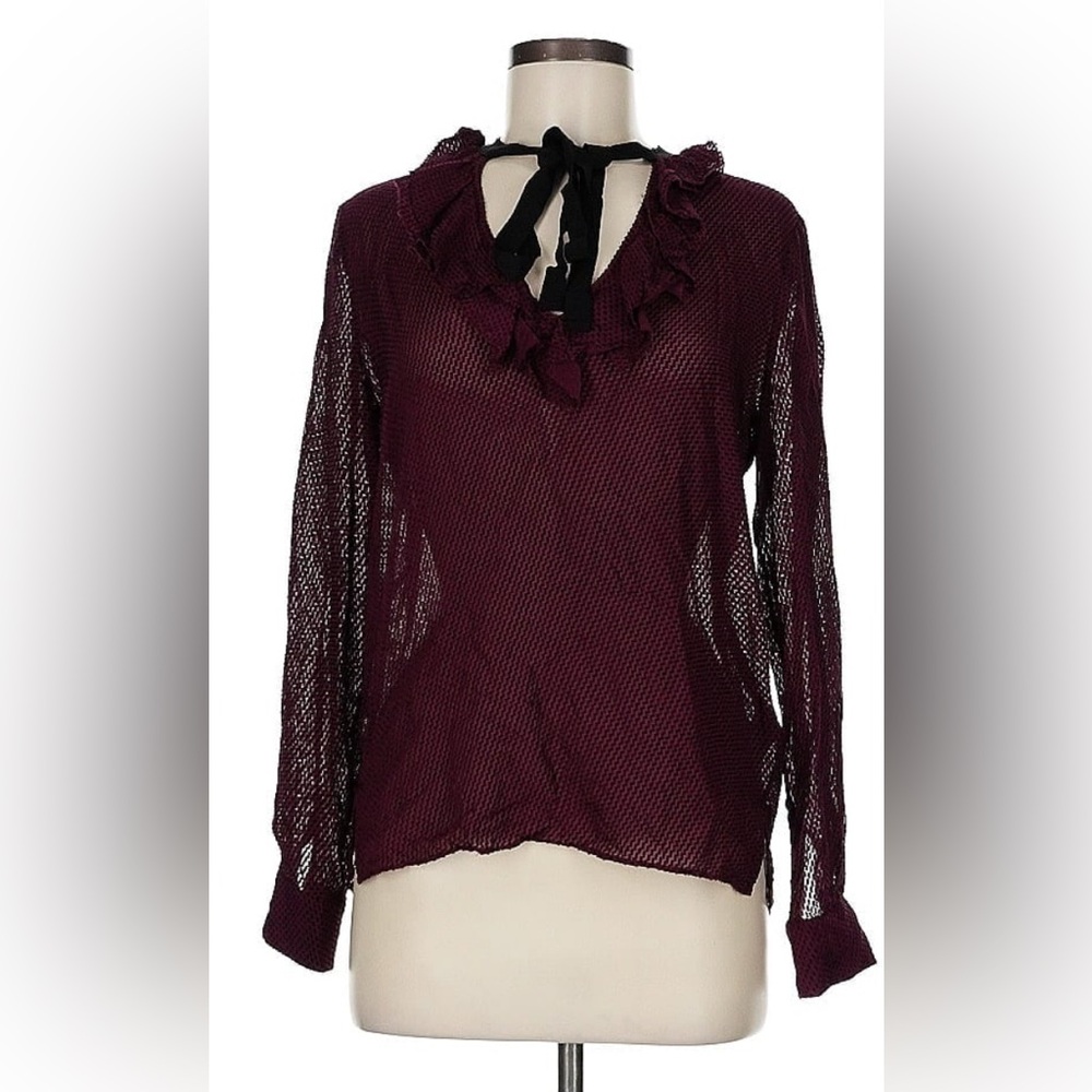 Reiss Berry Mackenzie Top
76% Viscose, 24% Silk
Tie Neck
Textured